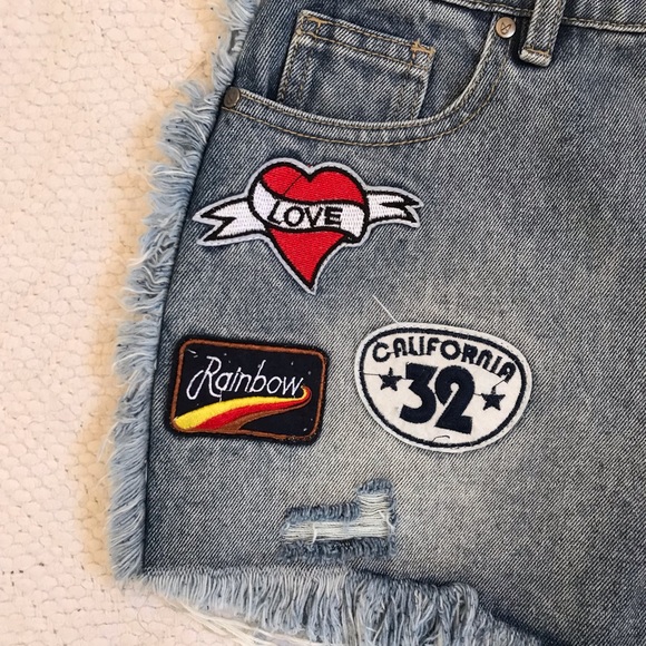 MINKPINK Free Ride Patch Denim Shorts S New - Picture 6 of 8